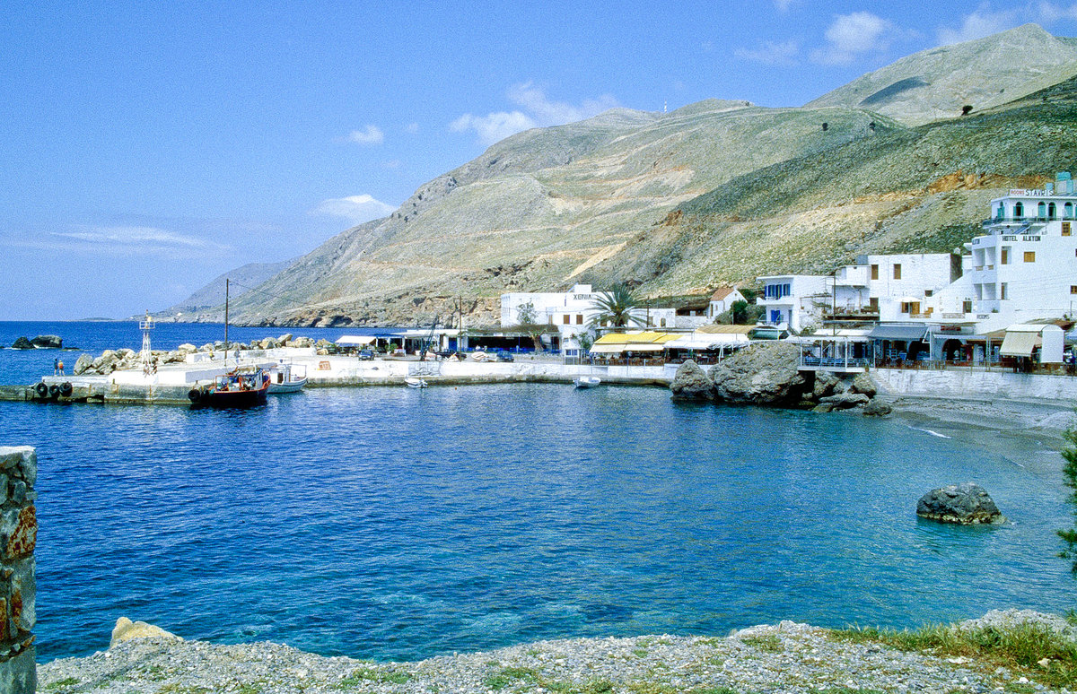 Hora Sfakion an der Sdkste Kretas. Bild vom Dia. Aufnahme: April 1999.