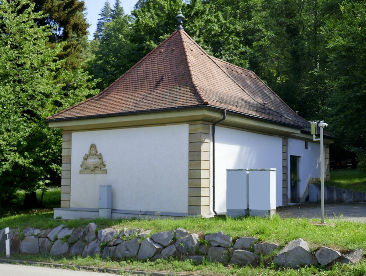 Horben, das Brunnenhaus der Stadt Freiburg im Bohrertal / Schwarzwald, Juni 2022