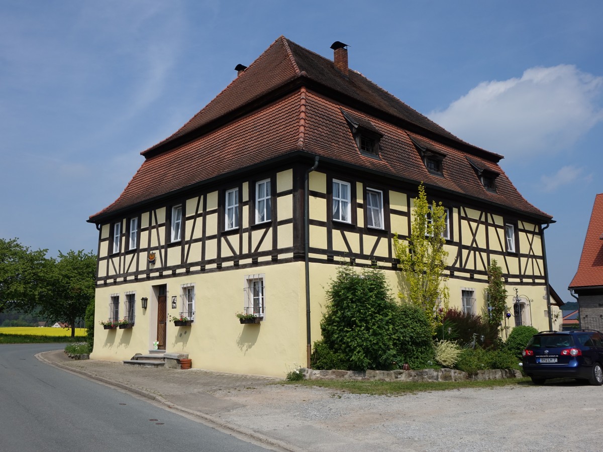 Hornau, Gasthof zum goldenen Hirschen, Mansardwalmdachbau in Fachwerk ber massivem Erdgeschoss, 18. Jahrhundert (14.05.2015)
