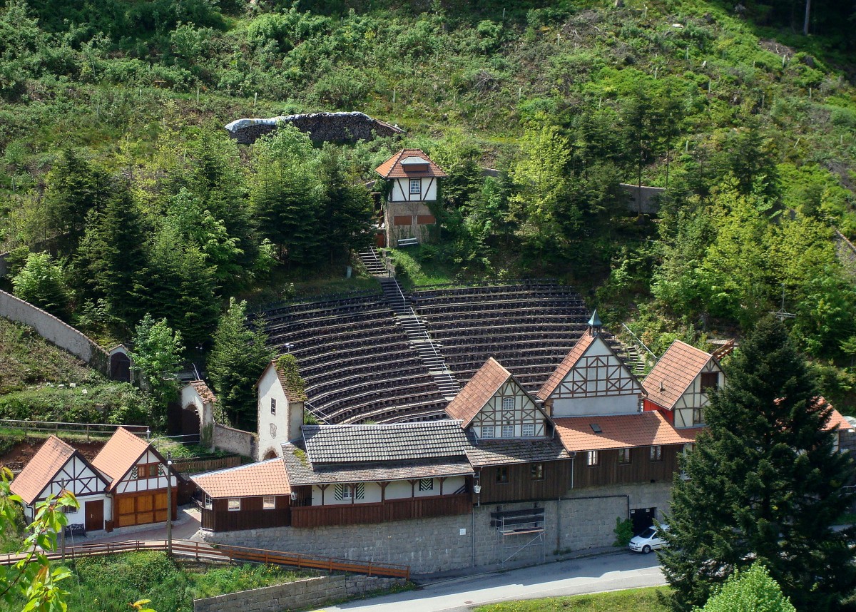 Hornberg, Blick von der Burgruine auf die Freilichtbhne, Aug.2015