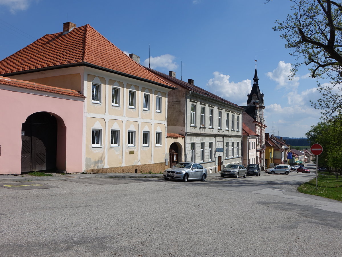 Horni Plana, historische Gebude am Hauptplatz Namesti (26.05.2019)