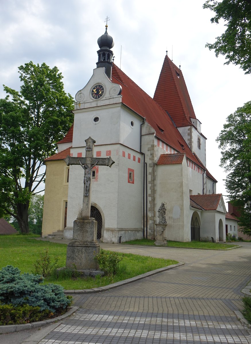 Horni Stropnice, romanische St. Nikolaus Kirche, erbaut im 13. Jahrhundert, gotischer Umbau bis 1486 (27.05.2019)
