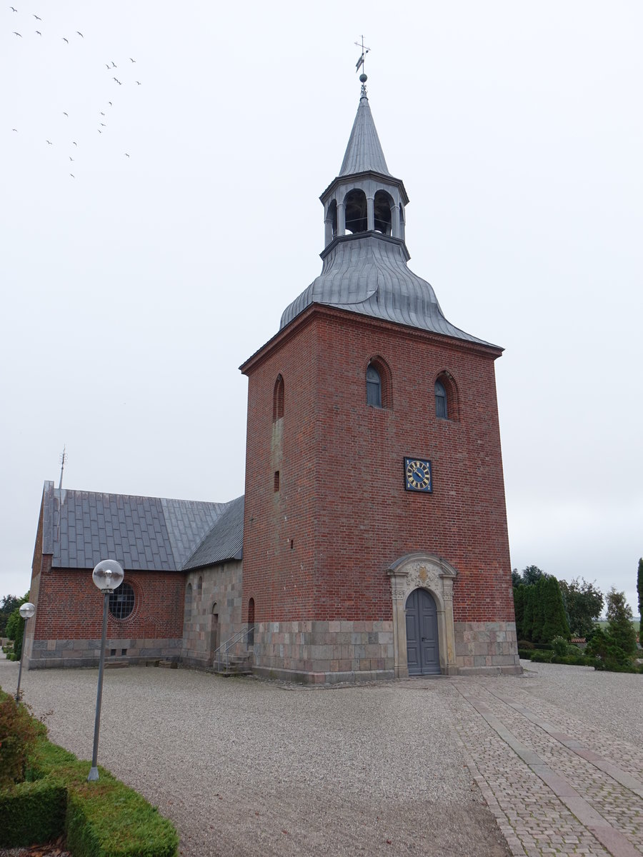 Horning, romanische Ev. Kirche aus Granitquadern, Turmspitze von 1732 (21.09.2020)