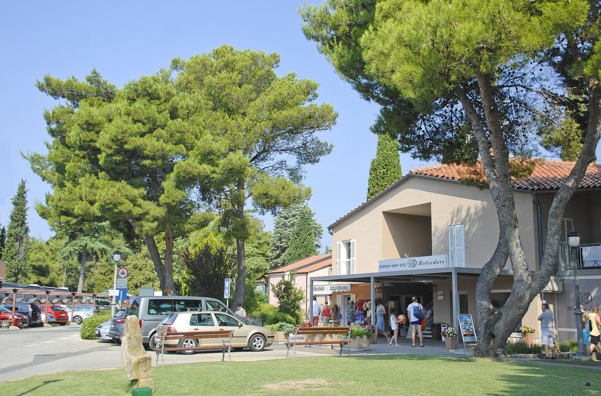 Hotel Belvedere im westlichen Teil von Izola. Aufnahme: 30. Juli 2016.