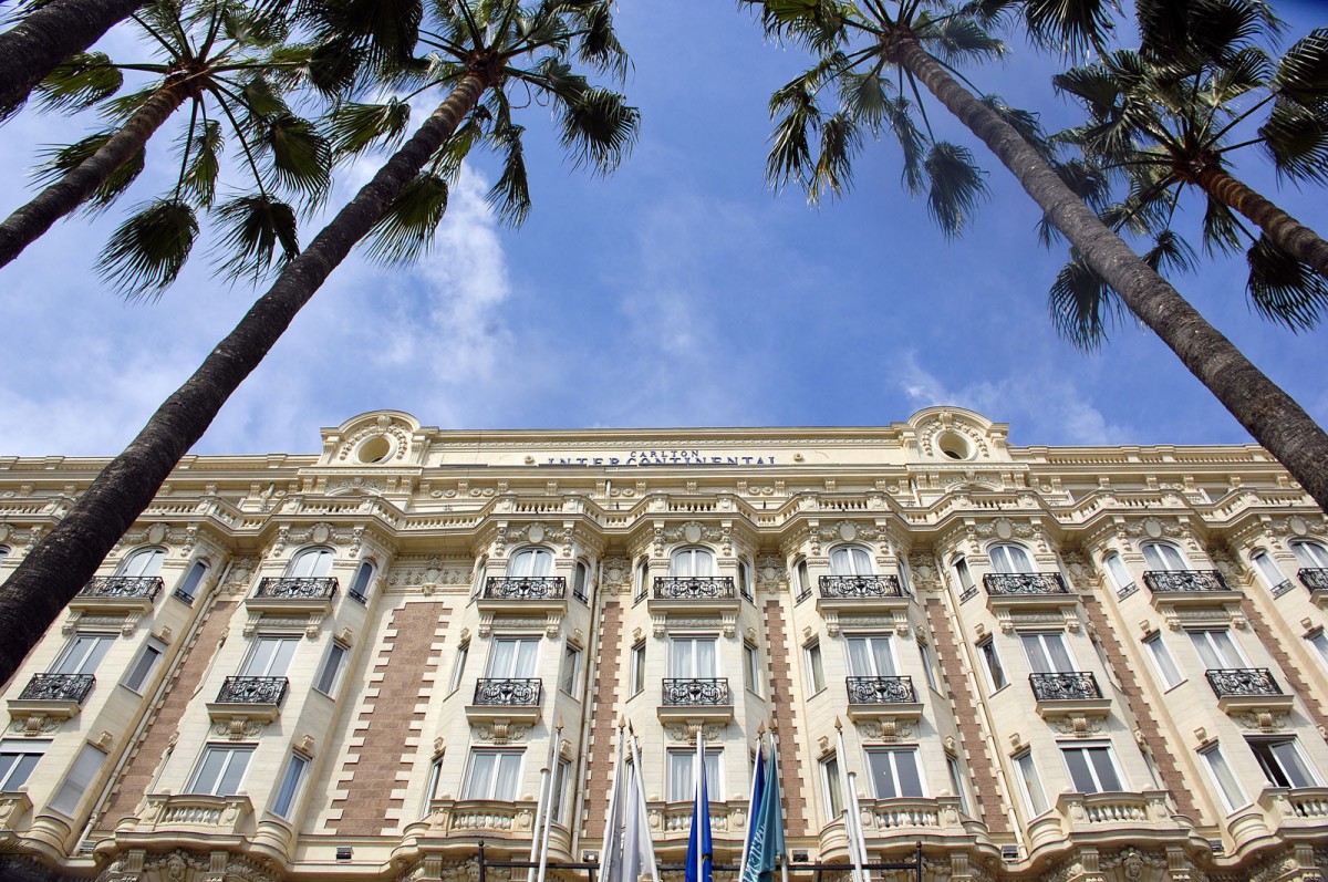 Hotel Carlton International am Boulevard de la Croisette in Cannes. Aufnahme: Juli 2015.
