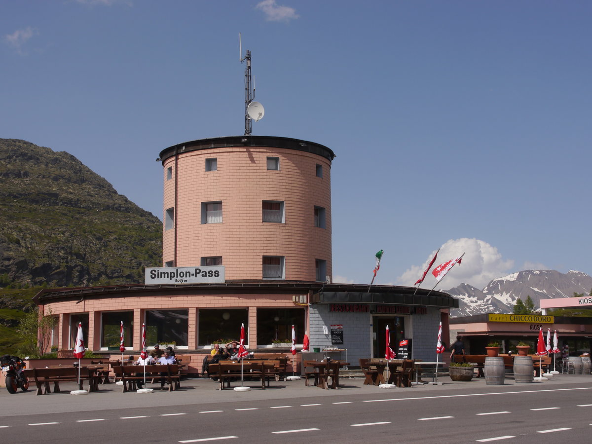 Hotel und Restaurant MONTE LEONE auf der Simplon-Passhhe (2005 m) Kanton Wallis/Schweiz; 10.06.2014
