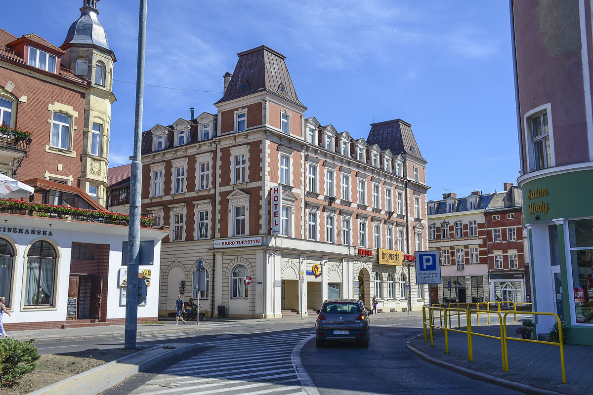 Hotel Staromiejski an der Ulica Jedności Narodowej (bis 1945 Am Bahntof) in Słupsk (stolp), Hinterpommern. Aufnahme: 23. August 2020.