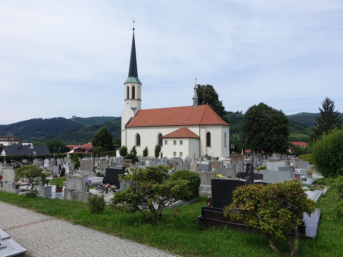 Hovezi / Howiessy, St. Maria Magdalena Kirche, erbaut von 1733 bis 1734, Umbau von 1882 bis 1890 durch Gustav Meretta (02.08.2020)