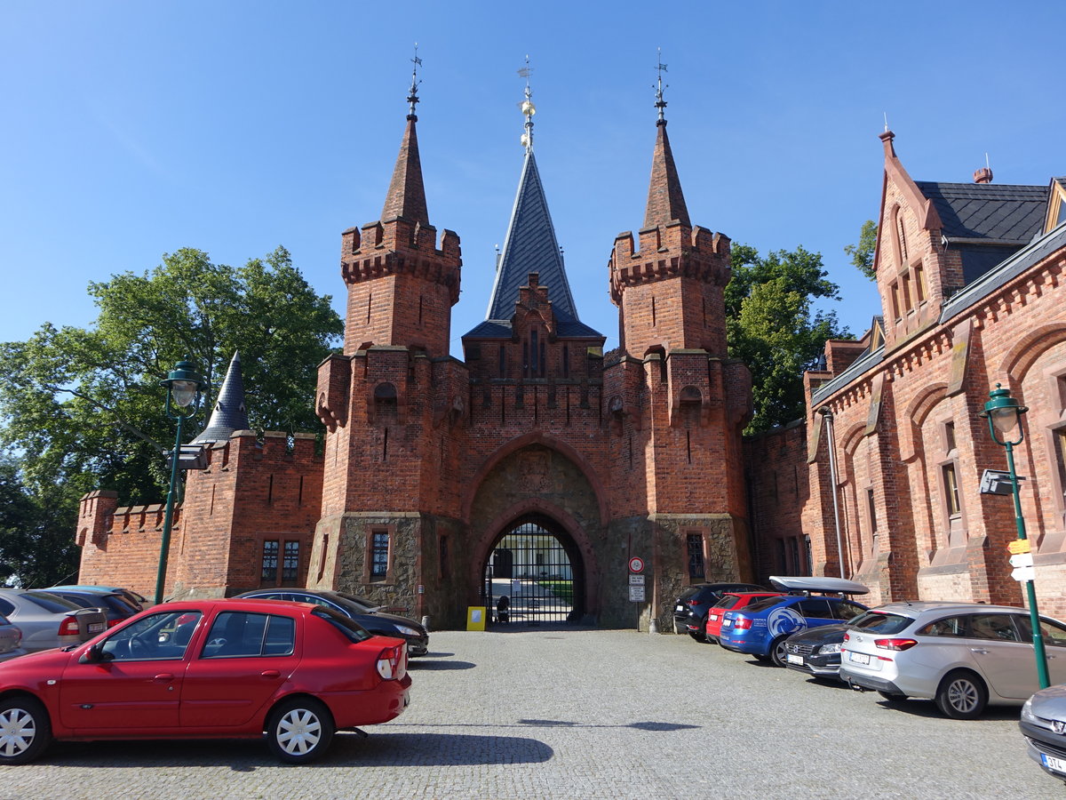 Hradec nad Moravici / Grtz, Eingangstor zum Schloss (02.08.2020)