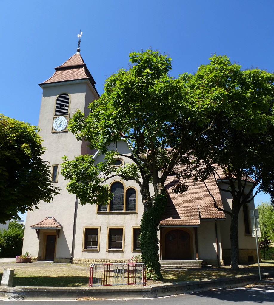 Hningen (Huningue), die protestantische Kirche am Rheinufer, Juli 2015