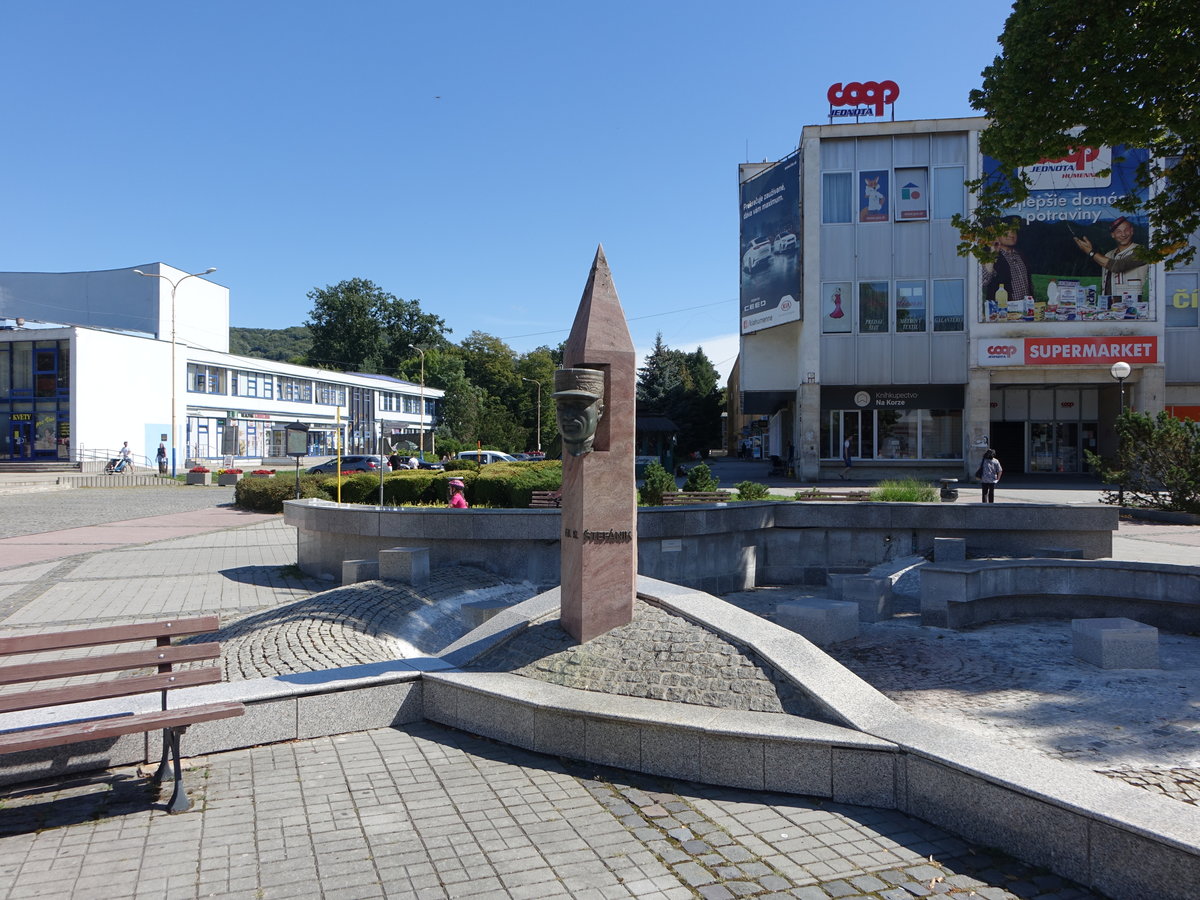 Humenne / Homenau, Stefanik Denkmal am Namesti Slobody (31.08.2020)