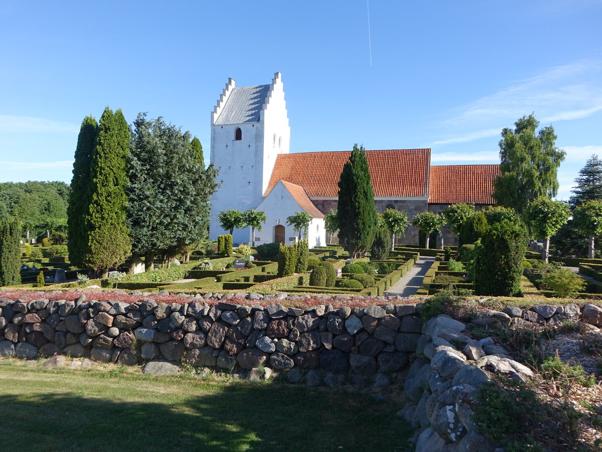Hundslund, romanische Ev. Kirche, erbaut um 1200 (07.06.2018)