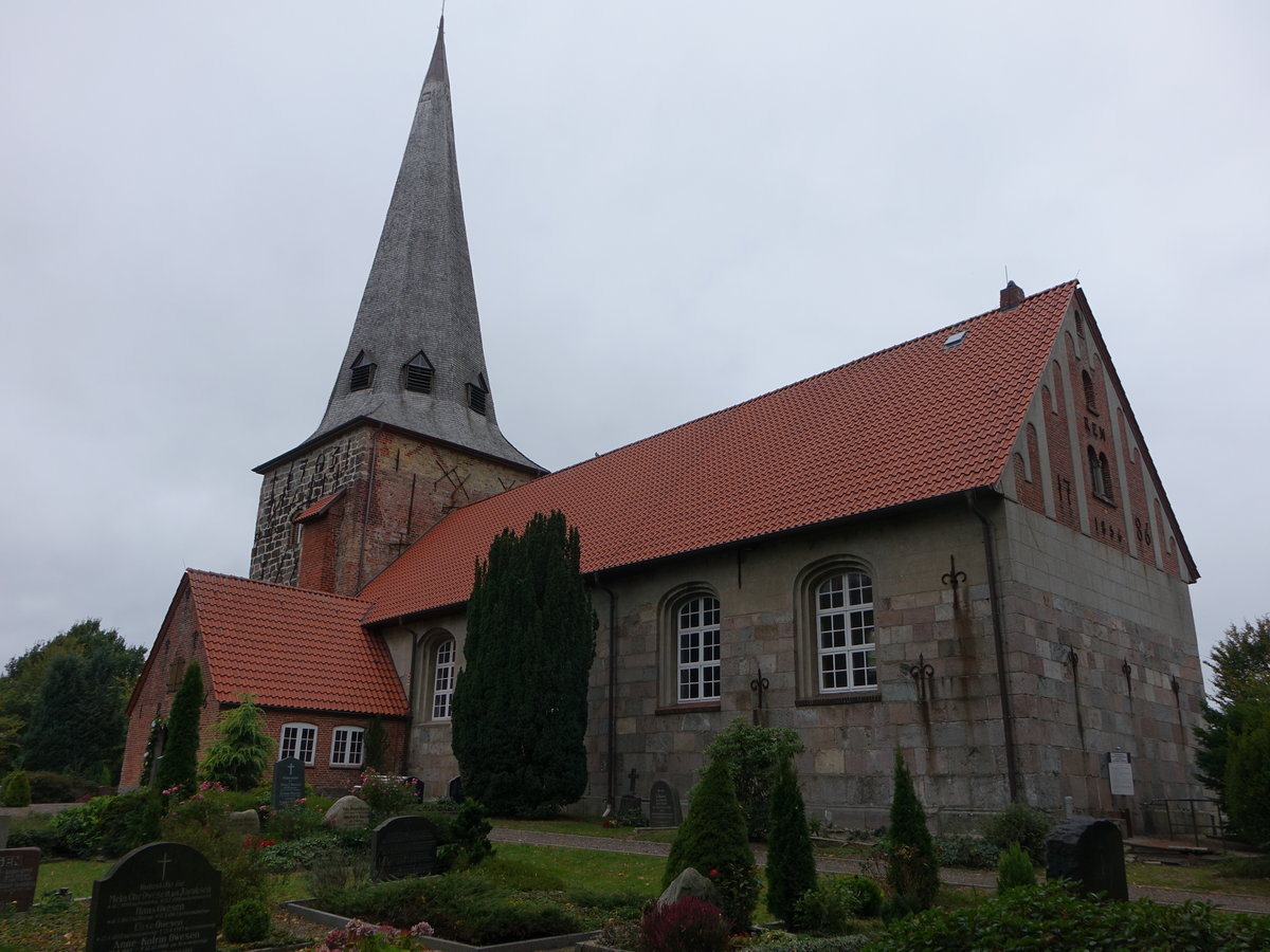 Husby, Ev. Kirche St. Vincentius, Feldsteinkirche erbaut ab 1350 (25.09.2020)