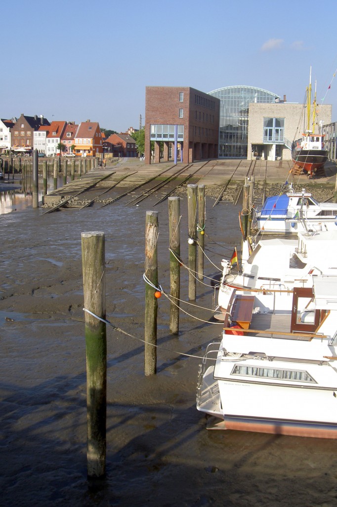 Husum Binnenhafen mit dem Rathaus. Aufnahmedatum: 8. Juli 2006.