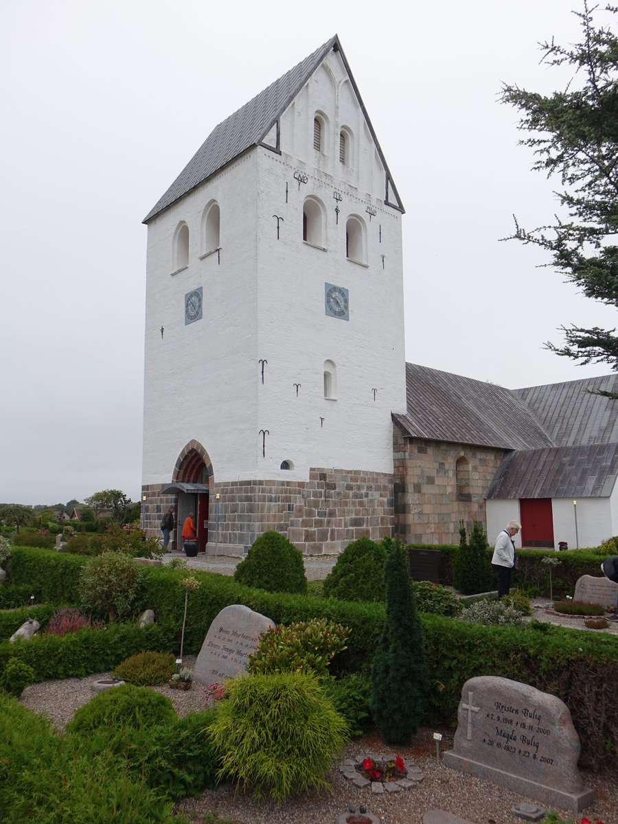 Hvidbjerg, Ev. Kirche, Quadersteinskirche mit Apsis um 1200 und zwei sptgotischen Kreuzarme (19.09.2020)