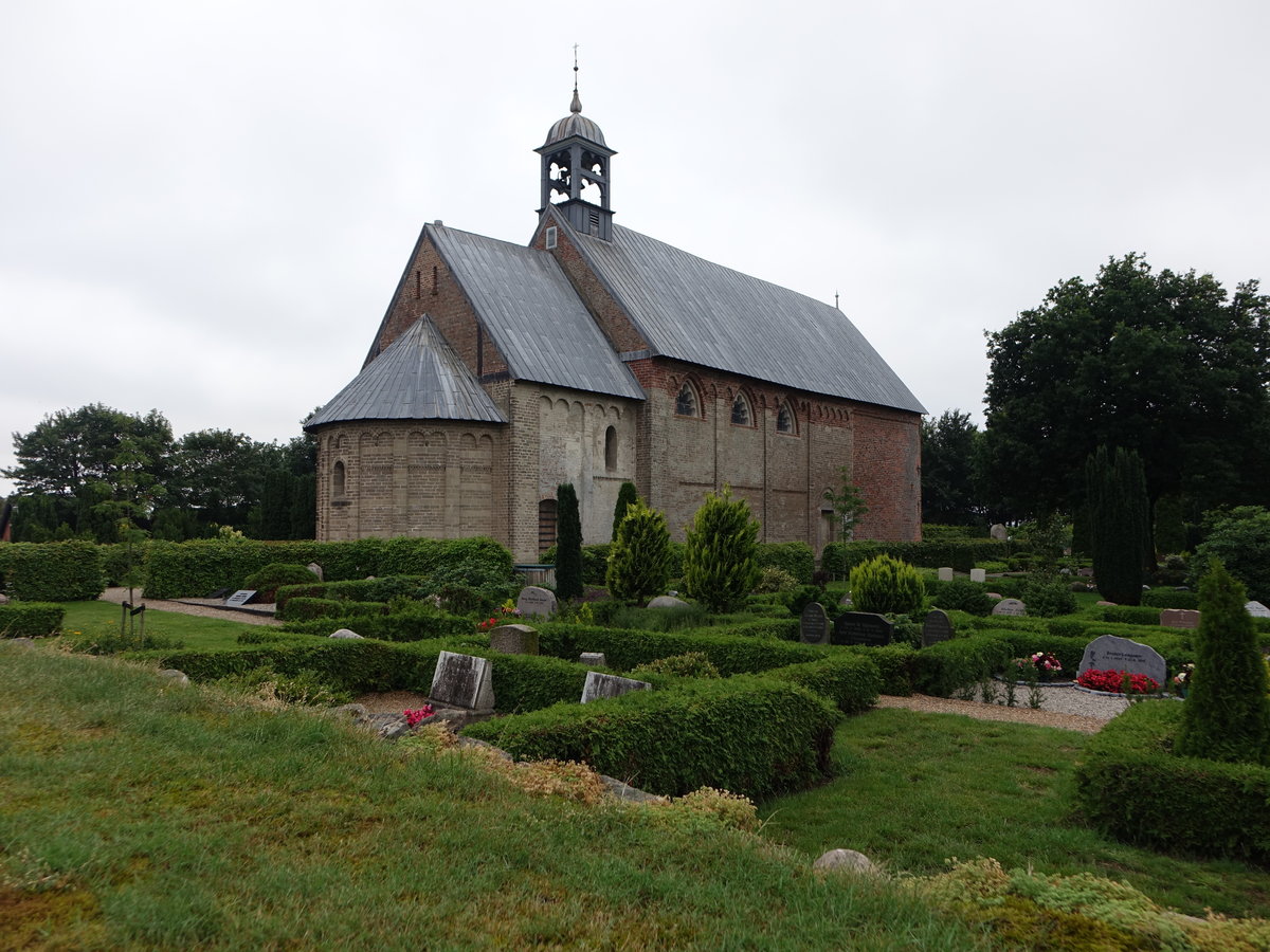 Hviding, romanische Dorfkirche, erbaut im 13. Jahrhundert (20.07.2019)
