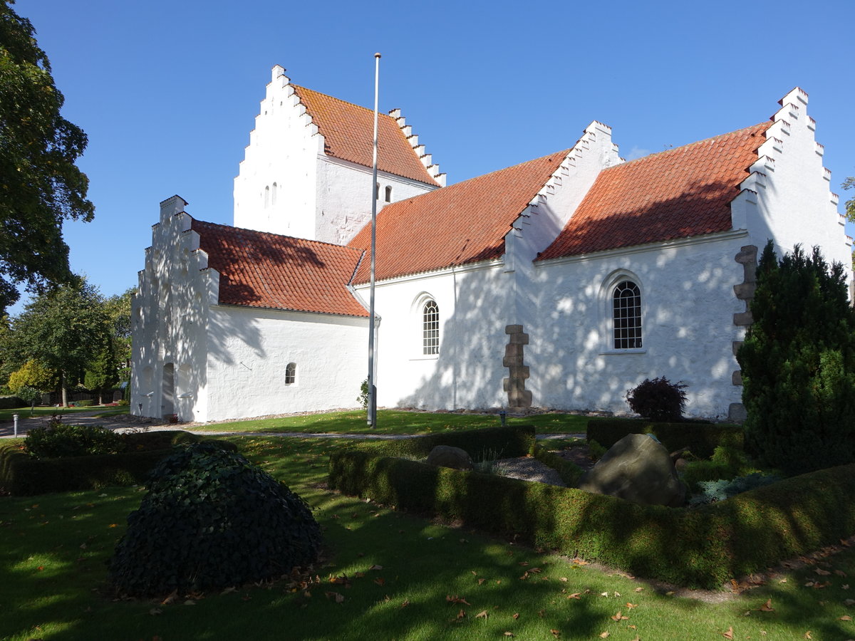 Hyllested, mittelalterliche Dorfkirche, romanischer Chor und spätgotischer Turm (24.09.2020)