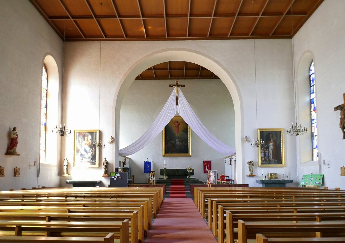 Ichenheim, Blick zum Altar in der Kirche St.Nikolaus, Mai 2020