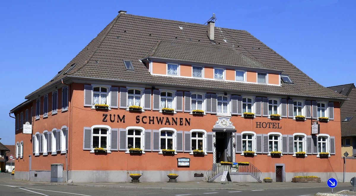 Ichenheim, Hotel-Restaurant  Zum Schwanen , erbaut 1785, Mai 2020