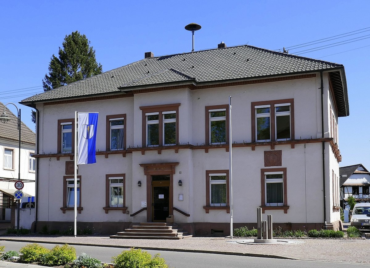 Ichenheim, OT von Neuried, das Rathaus der ca. 3000 Einwohner zhlenden Gemeinde in der Rheinebene im Ortenaukreis, Mai 2020