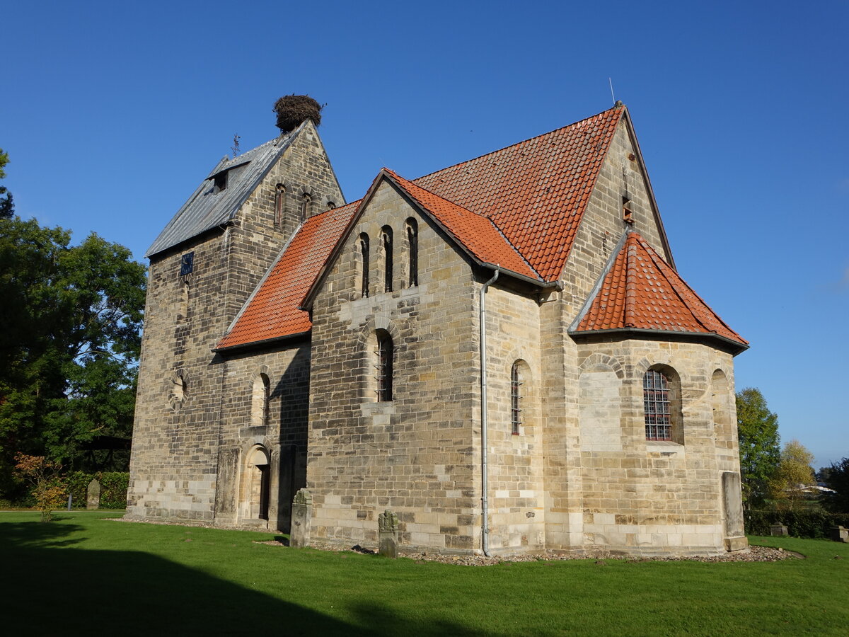 Idensen, romanische evangelische Sigwardskirche, erbaut von 1129 bis 1134 (07.10.2021)