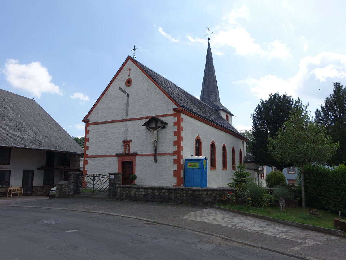 Idesheim, kath. Filialkirche St. Apollonia, Chorturm von 1717, Langhaus erbaut 1779, erweitert 1938 (23.06.2022)