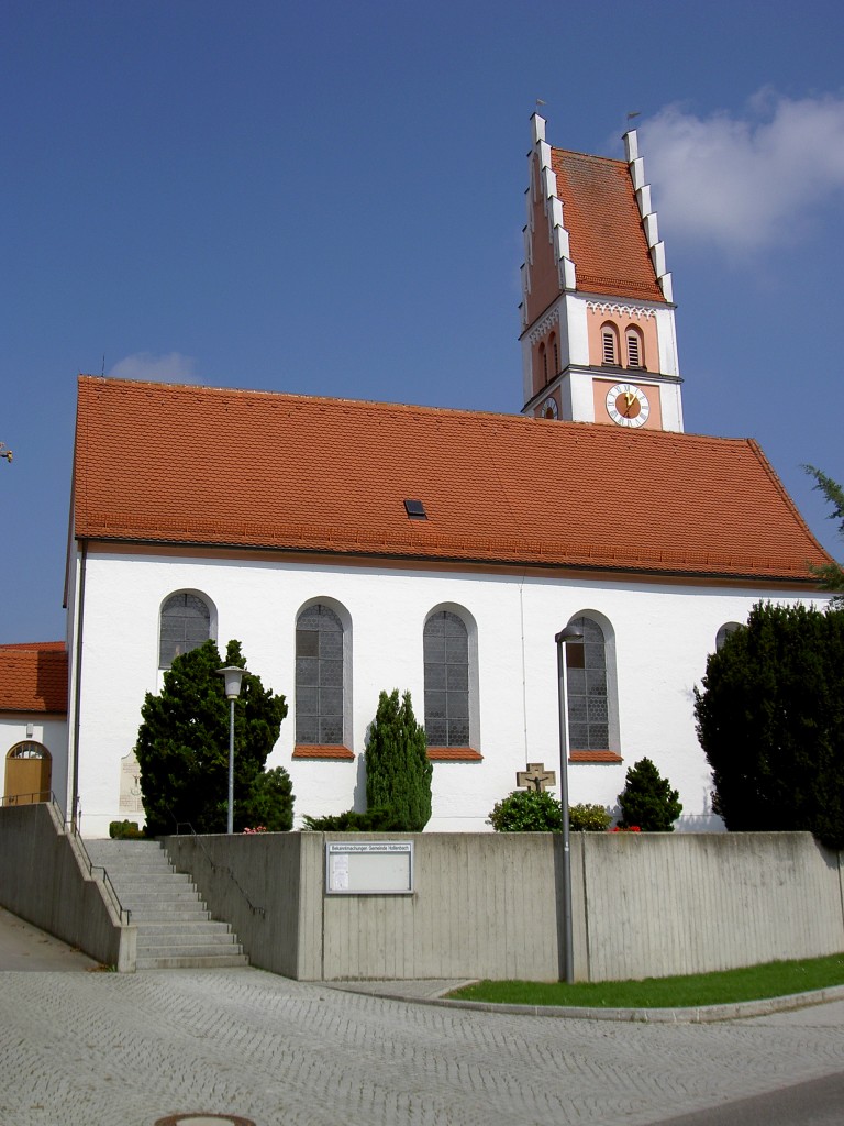 Igenhauen, Kath. Pfarrkirche St. Michael, erbaut im 16. Jahrhundert, flachgedeckter Saalbau mit eingezogenem Chor, nrdlicher Satteldachturm mit Treppengiebel (07.09.2014)