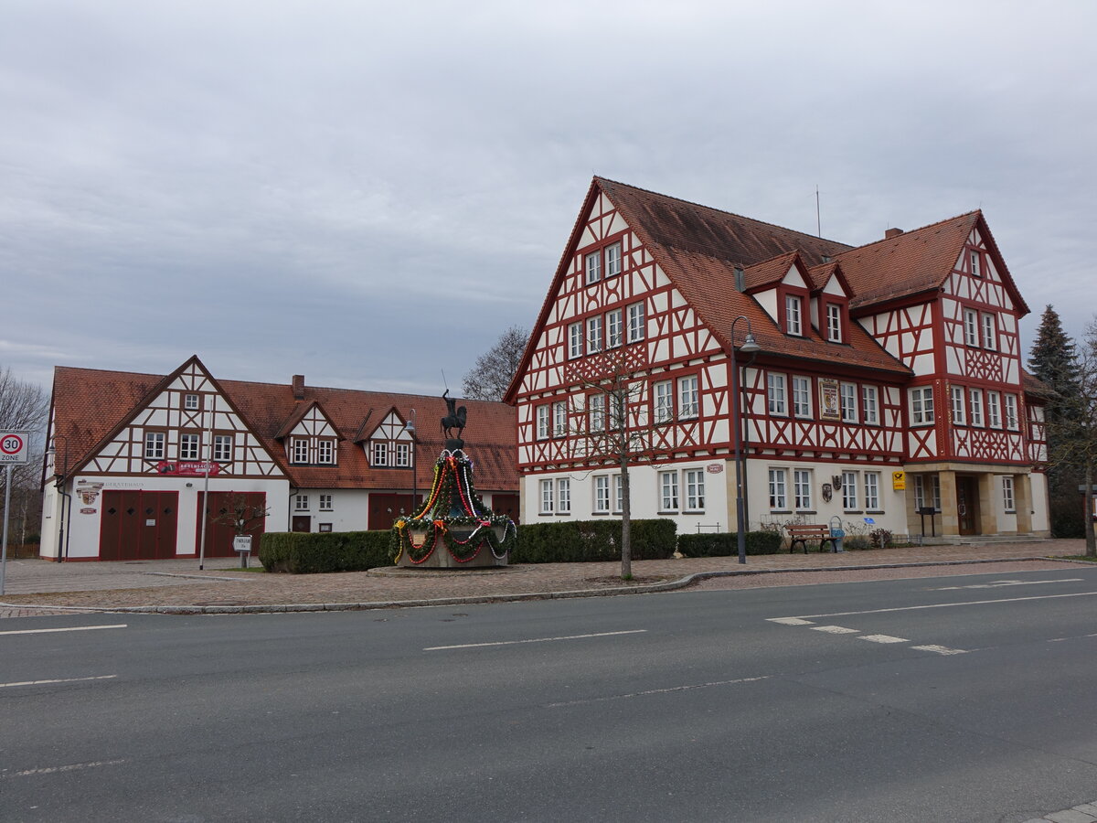 Igensdorf, Fachwerkrathaus am Brgermeister-Zei Platz (27.03.2016)