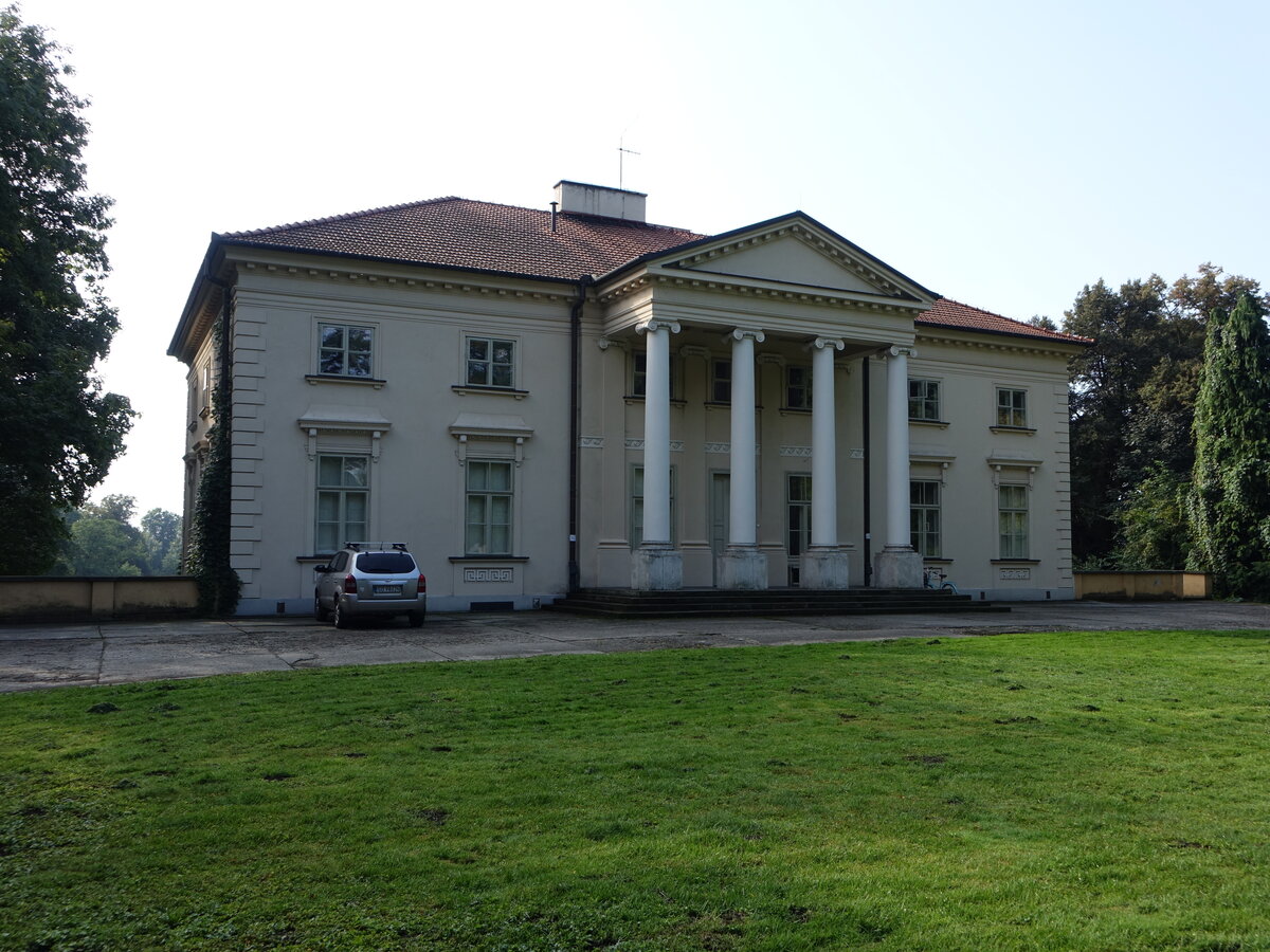 Igolomia, klassizistisches Schloss, erbaut im 18. Jahrhundert durch Ch. Aigner als Landsitz der Familie Wodzicki (14.09.2021)