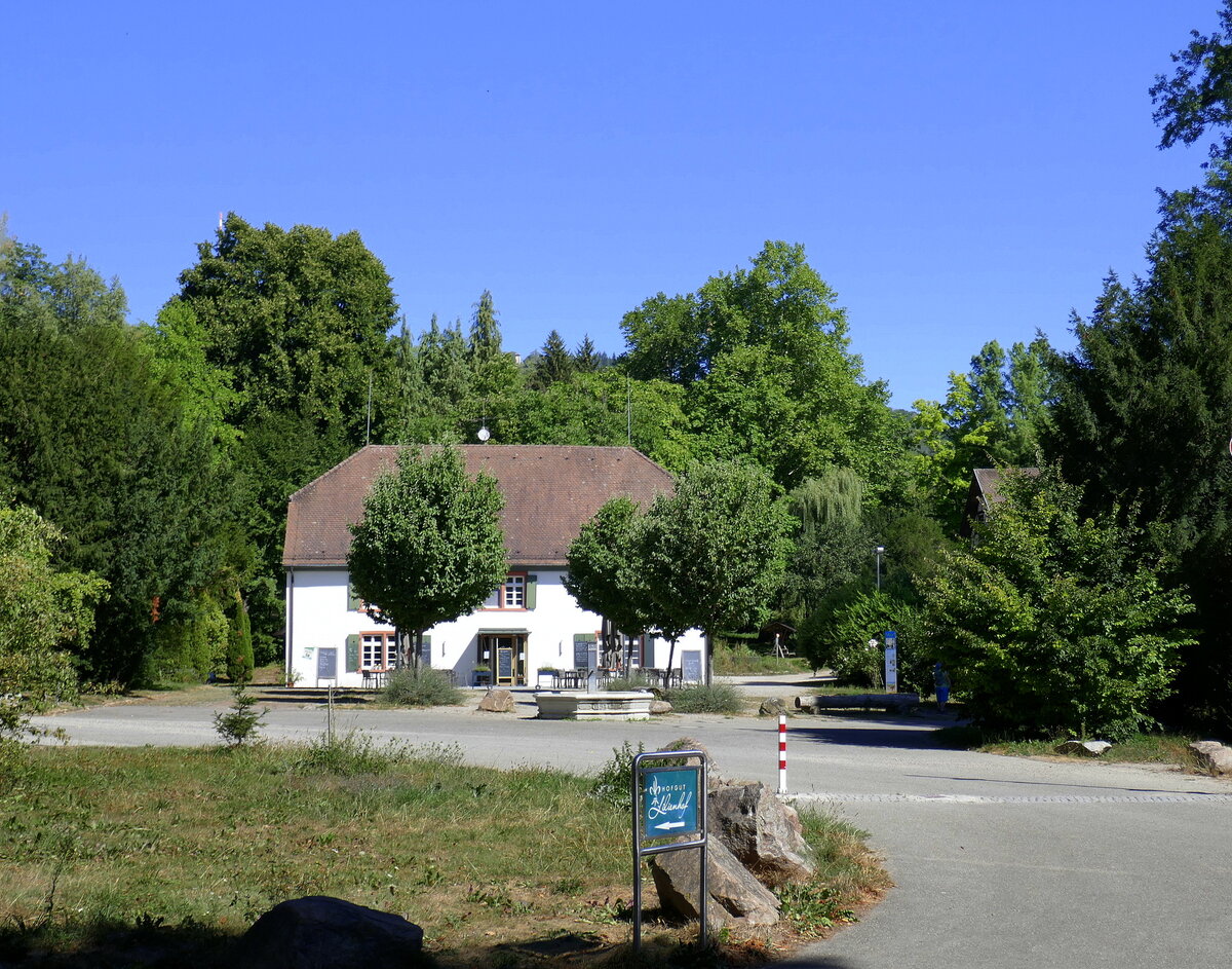 Ihringen, das Gasthaus  Zur Lilie  im Liliental im Kaiserstuhl, stammt aus den 1860er Jahren, Aug.2022