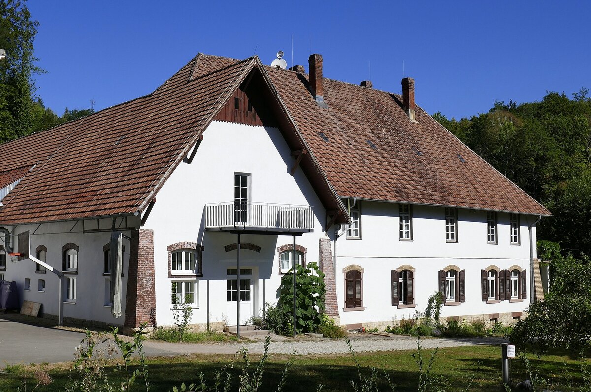 Ihringen, das Hofgut Lilienhof im Liliental im Kaiserstuhl, das Anwesen kann fr Veranstaltungen und Feste gemietet werden, Aug.2022