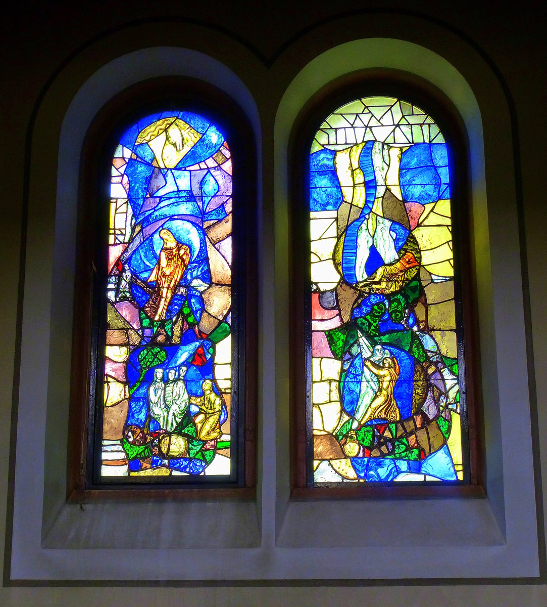 Ihringen, neue Fenster von 1976-78 in der evangelischen Kirche, geschaffen von Valentin Peter Feuerstein, April 2015