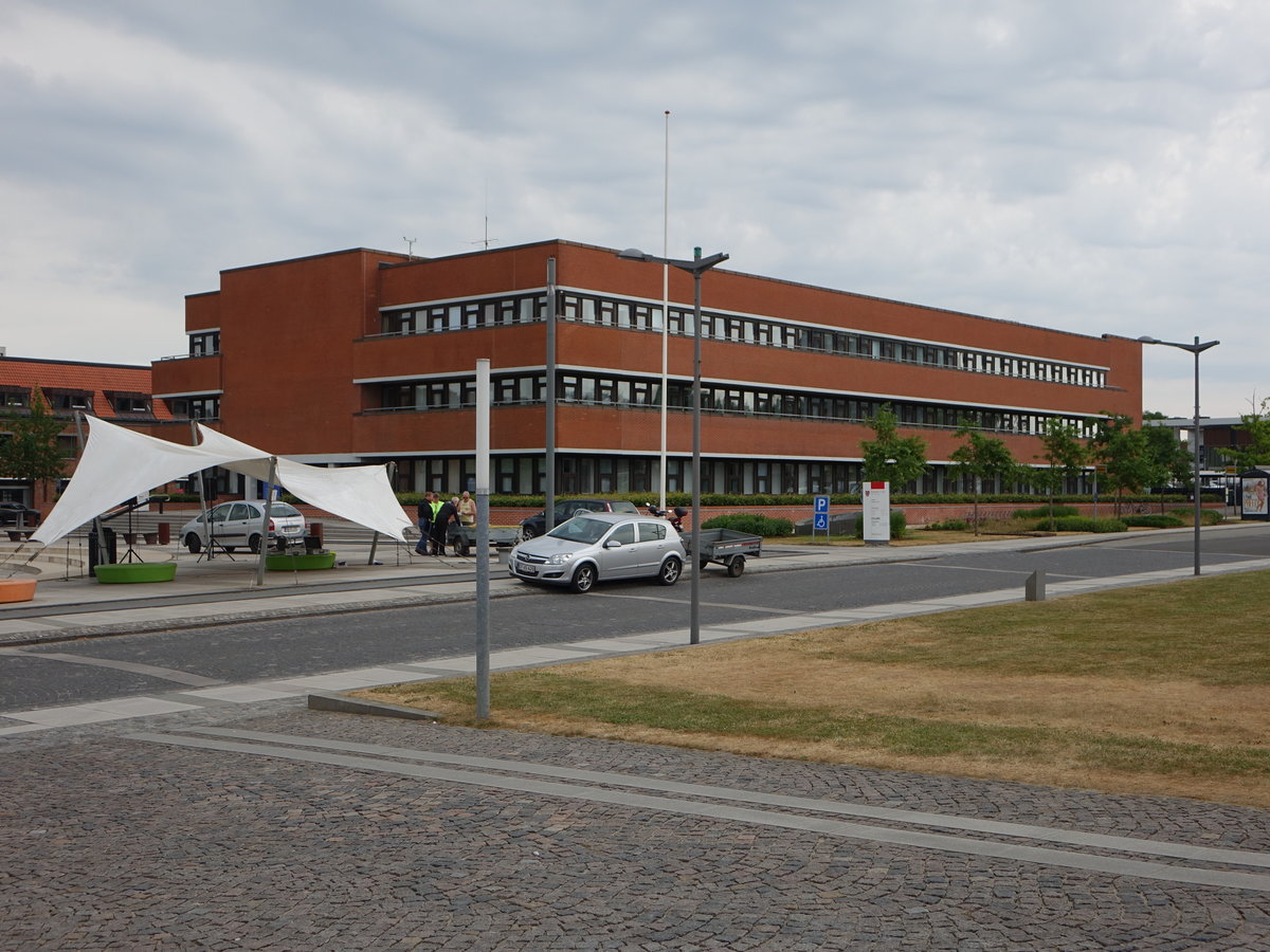 Ikast, modernes Rathaus in der Ostergade Straße (09.06.2018)