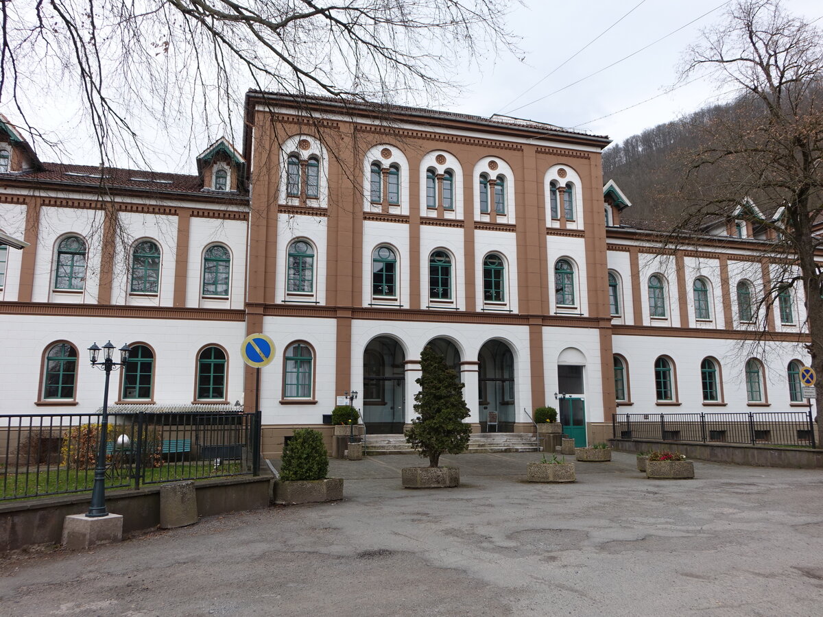 Ilfeld, Gebude der Neanderklinik am Neanderplatz (22.03.2024)