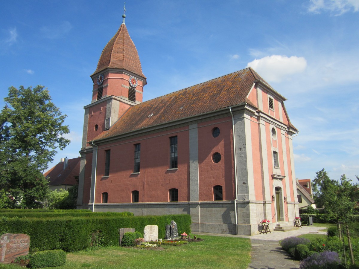 Illesheim, Ev. St. Maria und Wendel Kirche, erbaut 1769 durch Johann Michael Krau, 
Saalraum mit Ostturm (19.06.2014)