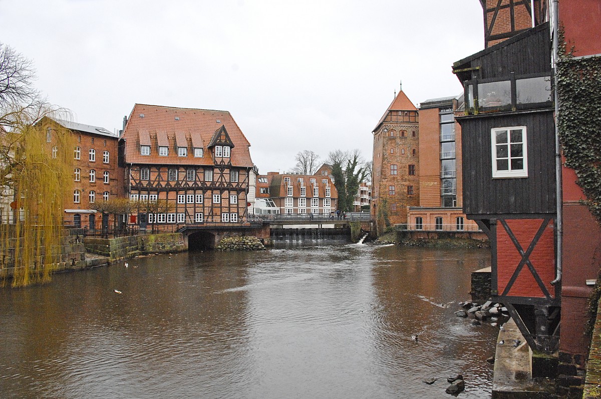 Ilmenau mit der Lner Mhle in Lneburg. Aufnahme: 30. Januar 2016.