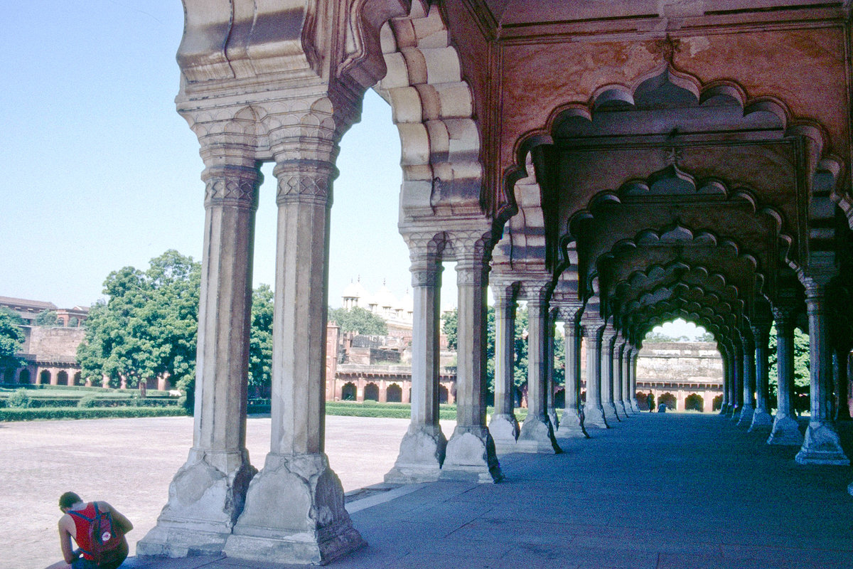 Im Agra Fort. Bild vom Dia. Aufnahme: Oktober 1988.