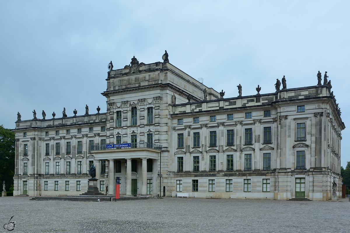 Im Bild das im 18. Jahrhundert errichtete Barockschloss Ludwigslust. (August 2014)