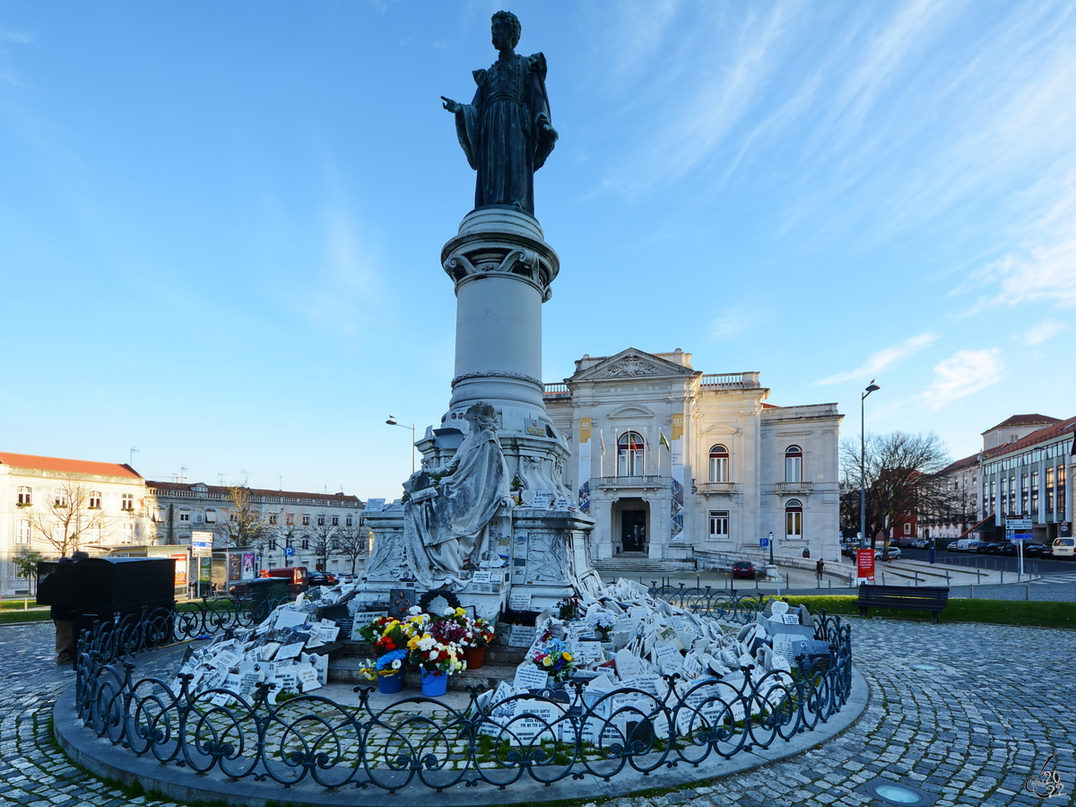 Im Bild das Denkmal fr den Arzt Dr. Jos Toms de Sousa Martins, welcher sich besonders fr die Volksgesundheit und den Kampf gegen die Tuberkulose einsetzte und in Portugal vielfach als Heiliger verehrt wird. (Lissabon, Januar 2019)