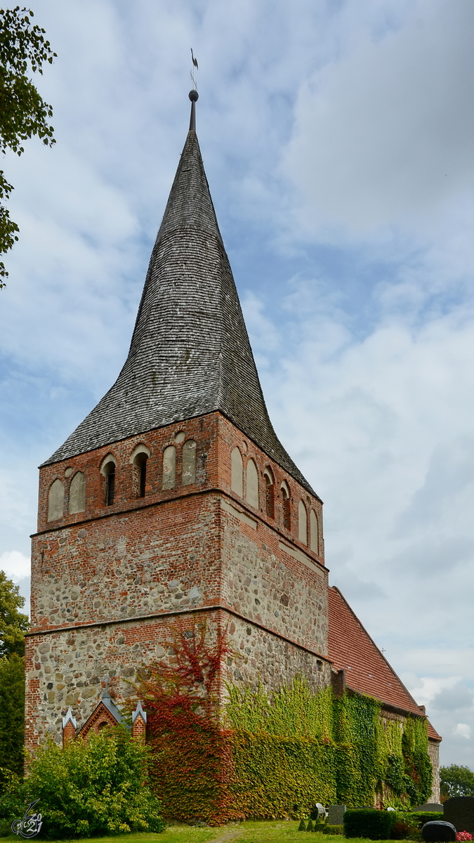 Im Bild die Dorfkirche Kittendorf, welche im frhgotischem Stil errichtet wurde. (August 2014)