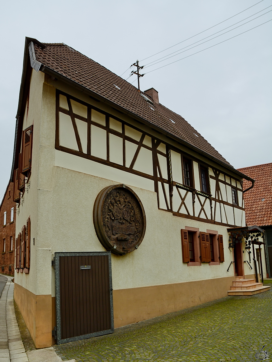 Im Bild ein Fachwerkhaus, welches teilweise aus dem 16. Jahrhundert stammt. (Diedesfeld / Neustadt an der Weinstrae, Dezember 2014)