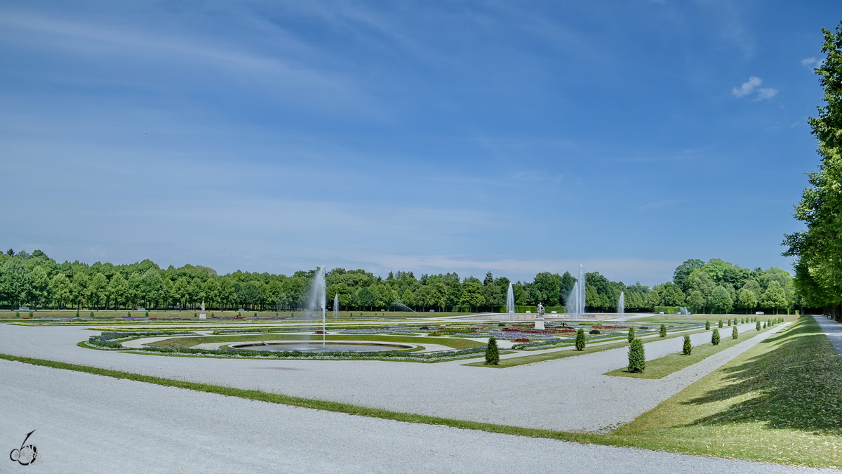 Im Bild die Gartenparterre des Neuen Schlosses in Schleiheim. (Juli 2017)