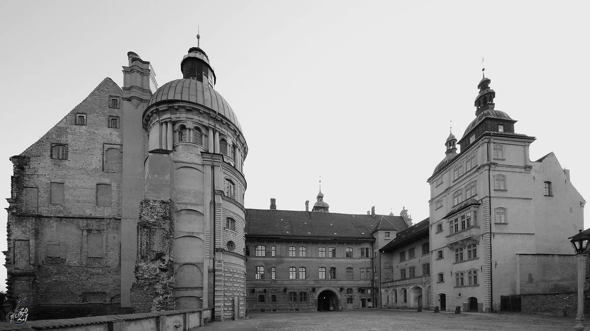Im Bild der Innenhof des Schlosses in Gstrow, welches als eines der bedeutendsten Renaissancebauwerke Norddeutschlands gilt. (August 2013)