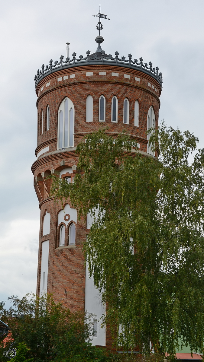 Im Bild der im Jahre 1902 erbaute Wasserturm in Malchin. (August 2014)