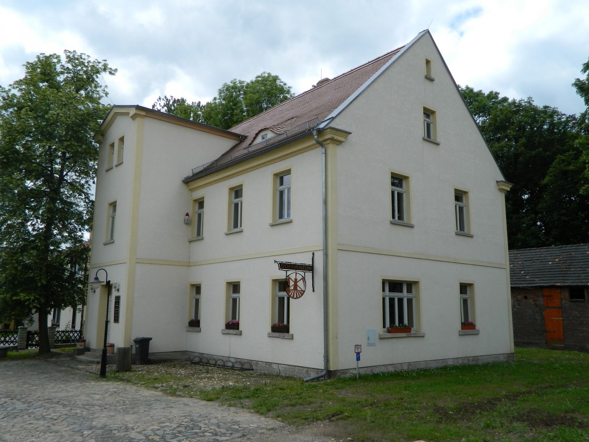 Im Dorfmuseum in Grogrschen befindet sich ein groes Diorama zur Schlacht bei Grogrschen am 02.05.1813 und eine Ausstellung von alltglichen Gegenstnden aus lngst vergangenen Tagen. Das Museum ist in einem alten Gutshaus untergebracht. Ein Anziehungspunkt zum Scharnhorstfest, welches jedes Jahr am ersten Mai-Wochenende stattfindet. (02.06.2012)