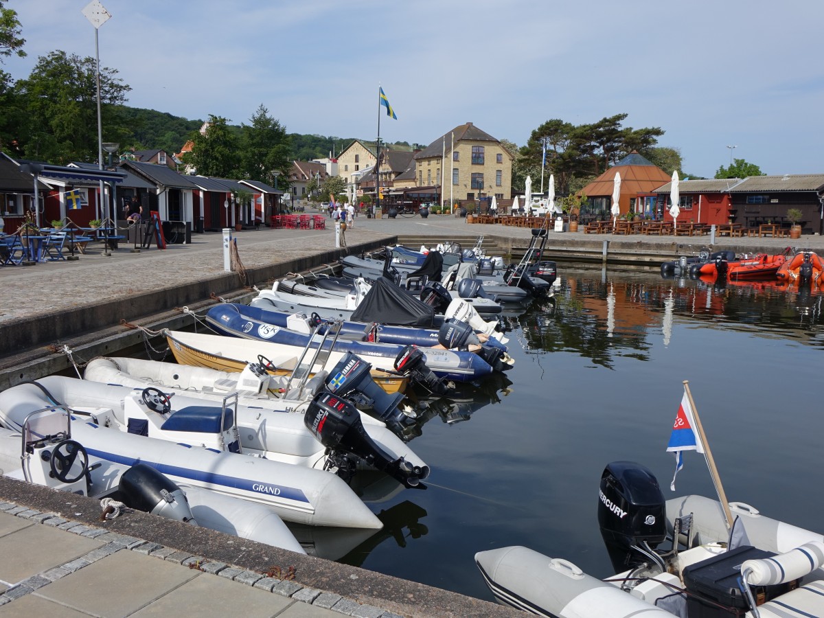 Im Hafen von Bastad, im Hintergrund das Warmbadhus (13.06.2015)