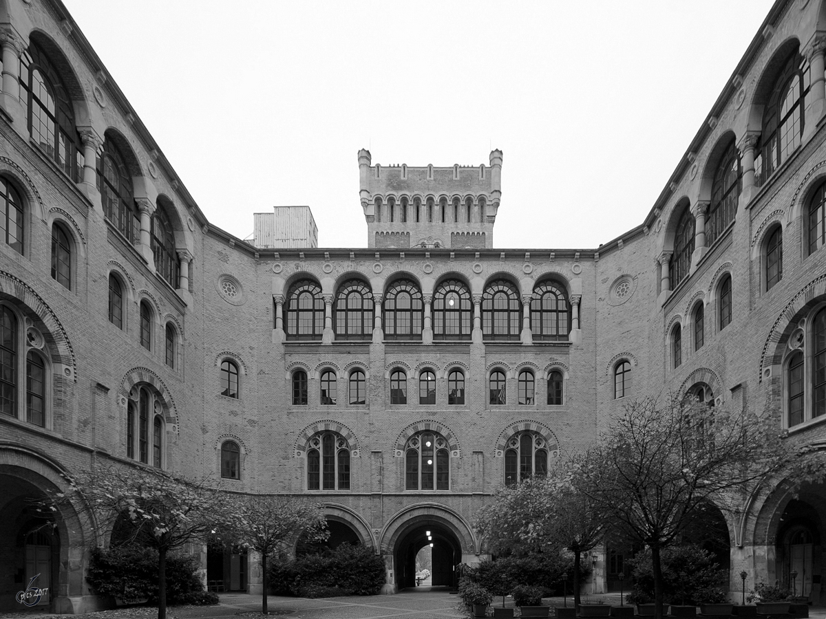 Im Innenhof des Arsenals, einem ehemals militrischer Gebudekomplexes in Wien. (Dezember 2010)