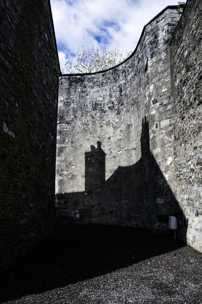 Im Innenhof des Gefngnis Kilmainham Gaol in Dublin. Heute dient das Gefngnis als Museum. Im Hof des Gefngnisses befindet sich eine Gedenksttte fr die hier hingerichteten Anfhrer des Osteraufstandes 1916.
Aufnahme: 11. Mai 2018.