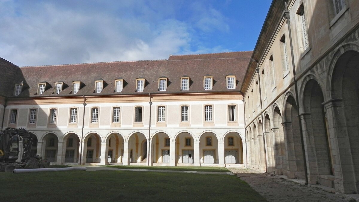 Im Jahre 910 grndete Wilhelm der Fromme, Herzog von Aquitanien und Graf von Macon, die Abtei von Cluny, Sie wurde zum Sitz des grten Mnchsordens des Abendlandes, des Cluny-Ordens. Besucht am 14.10.23