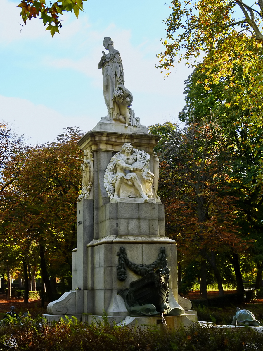 Im Retiro-Park Madrid ist das 1952 eingeweihte Kuba-Denkmal (Monumento a Cuba) zu sehen. (November 2022)